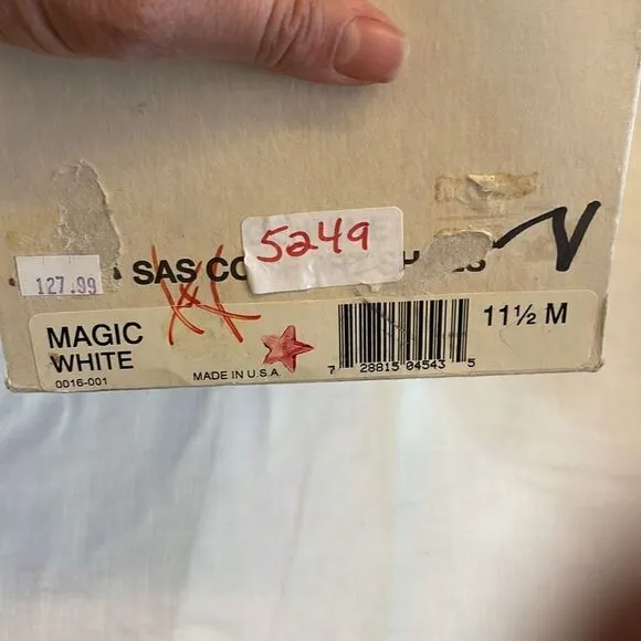 SAS MAGIC WHITE COMFORT SHOES.  NEW