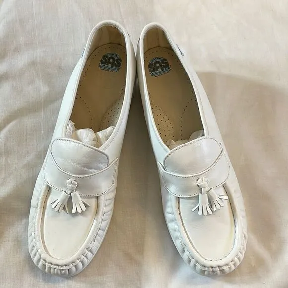 SAS MAGIC WHITE COMFORT SHOES.  NEW