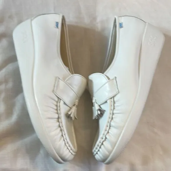 SAS MAGIC WHITE COMFORT SHOES.  NEW