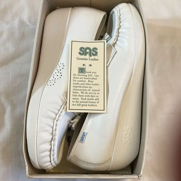 SAS MAGIC WHITE COMFORT SHOES.  NEW