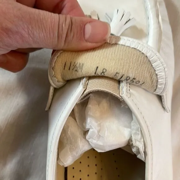 SAS MAGIC WHITE COMFORT SHOES.  NEW
