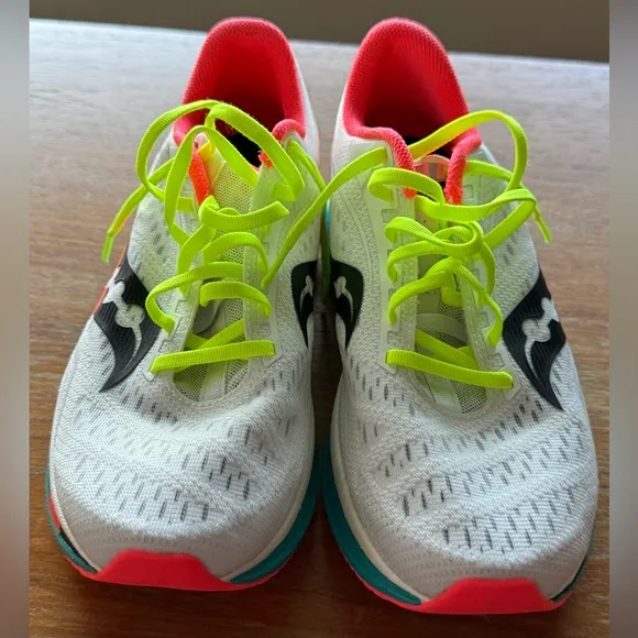 Saucony men's Running Shoes - White and Neon