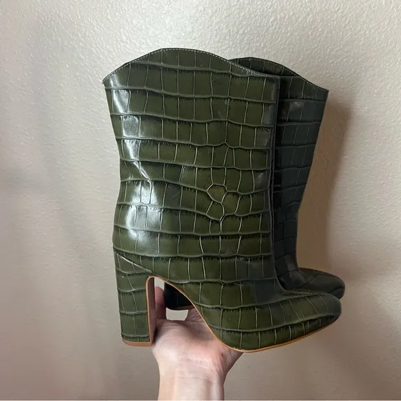 SCHUTZ Women's Gabrielle Wide Croc Boots in Military Green 6.5
