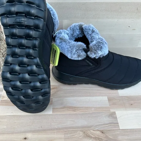 Skechers Cozy Black Boots with Faux Fur Lining Sz 8