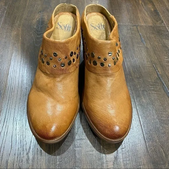 Sofft Gila Studded Leather Mule Size 7 Women