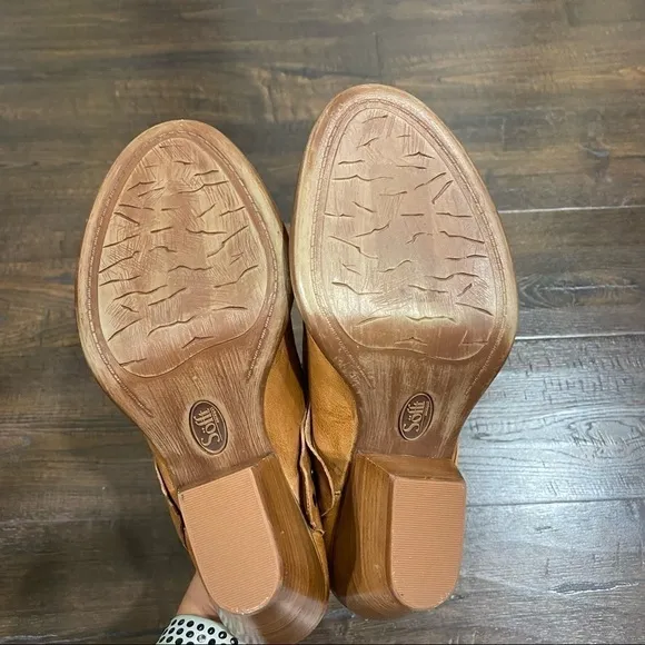 Sofft Gila Studded Leather Mule Size 7 Women