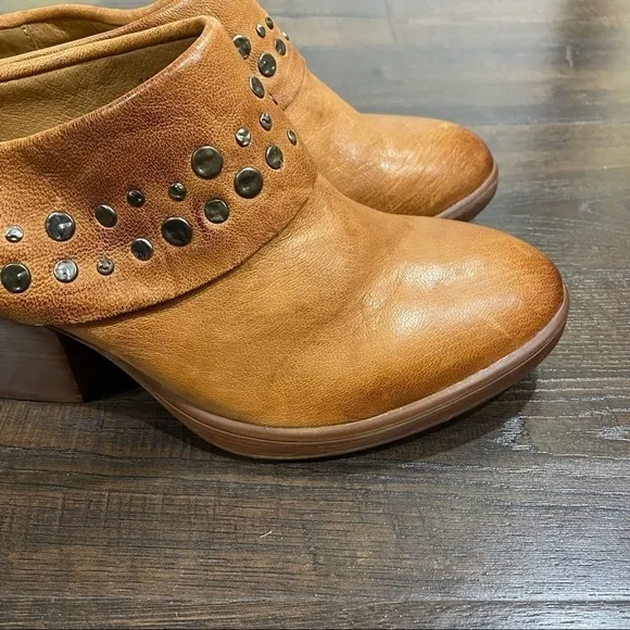 Sofft Gila Studded Leather Mule Size 7 Women