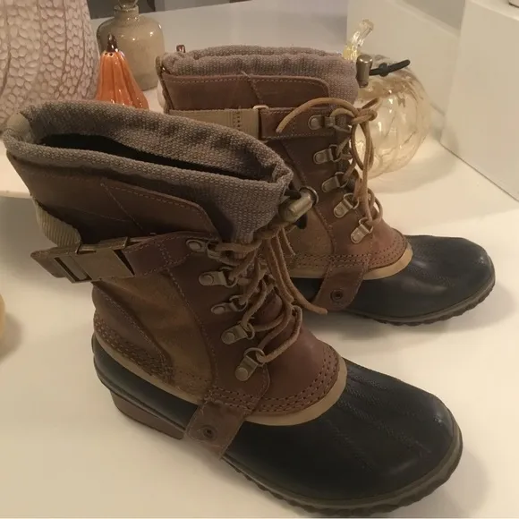 Sorel Conquest Carly Short Boots