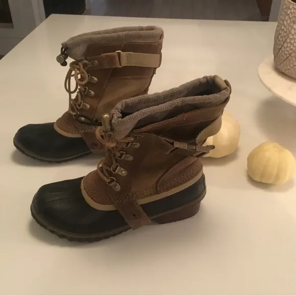 Sorel Conquest Carly Short Boots
