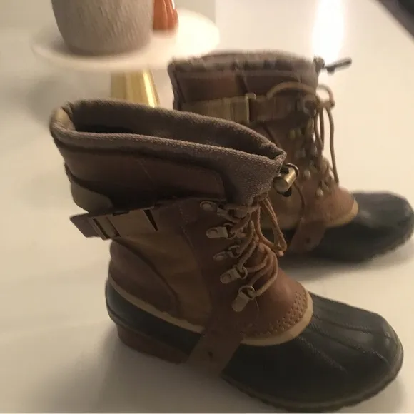 Sorel Conquest Carly Short Boots