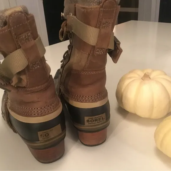 Sorel Conquest Carly Short Boots
