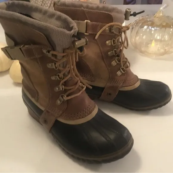 Sorel Conquest Carly Short Boots
