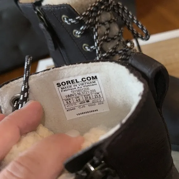 SOREL Emelie boots Genuine Shearling Lamb‎ Fur Short Lace-Up dark brown NEW 6.5