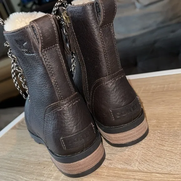 SOREL Emelie boots Genuine Shearling Lamb‎ Fur Short Lace-Up dark brown NEW 6.5