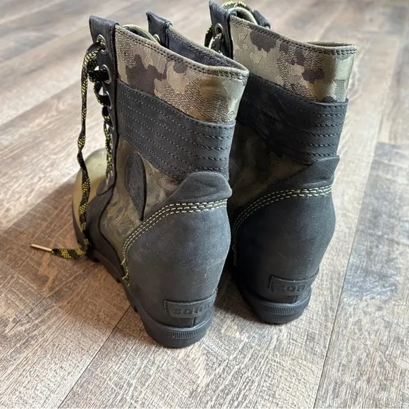 Sorel Green and Black Combat Moto Boots with Lace-Up Design