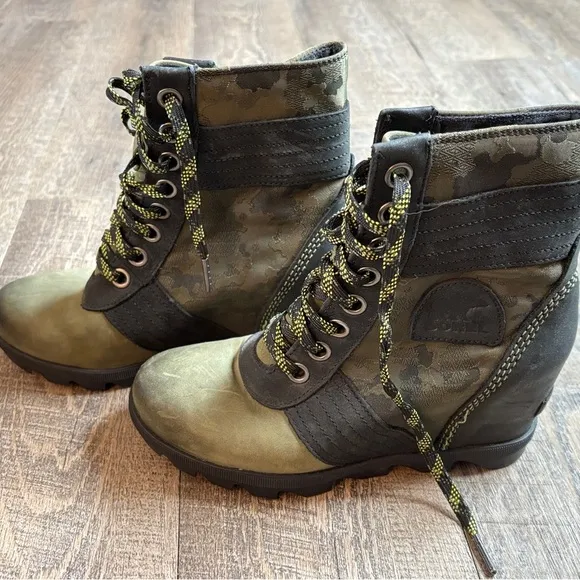 Sorel Green and Black Combat Moto Boots with Lace-Up Design
