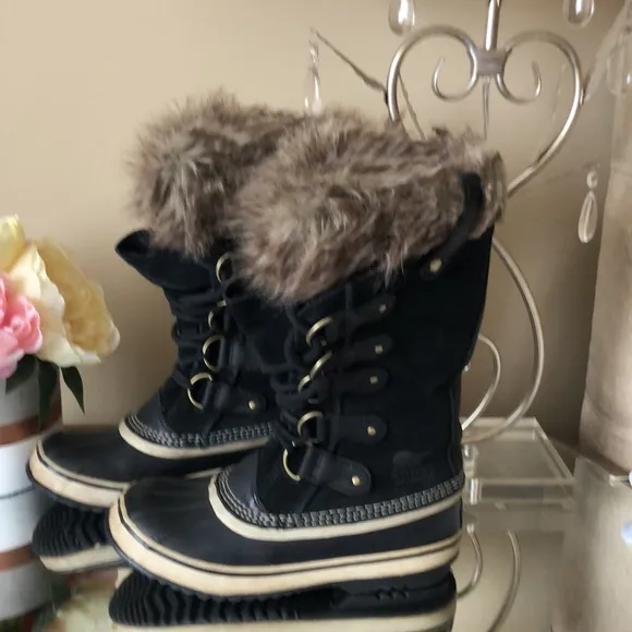 SOREL Joan of Arctic Winter Snow Boots in Black Suede Fur Top Trim