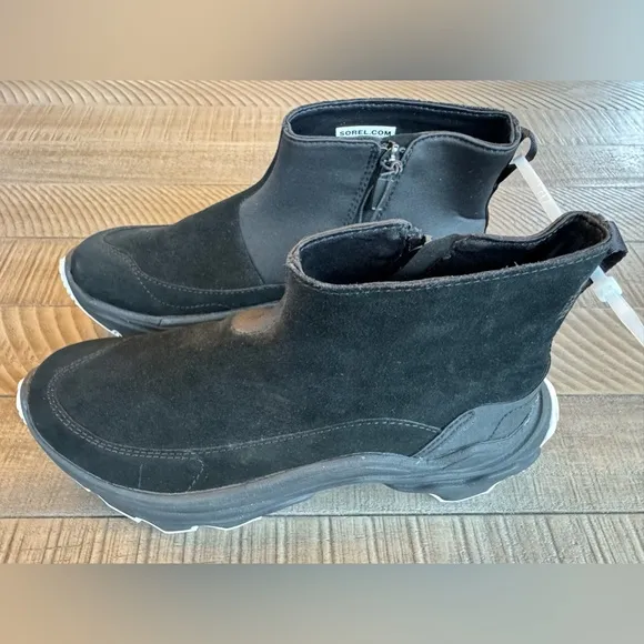Sorel Kinetic Breakthru Acadia Waterproof Women's Shoe 9.5 (NWT)