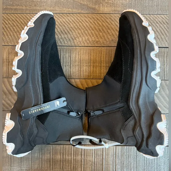 Sorel Kinetic Breakthru Acadia Waterproof Women's Shoe 9.5 (NWT)
