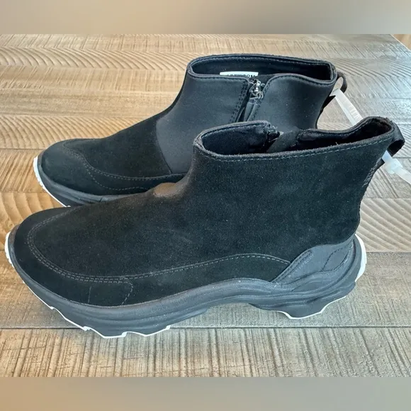 Sorel Kinetic Breakthru Acadia Waterproof Women's Shoe 9.5 (NWT)