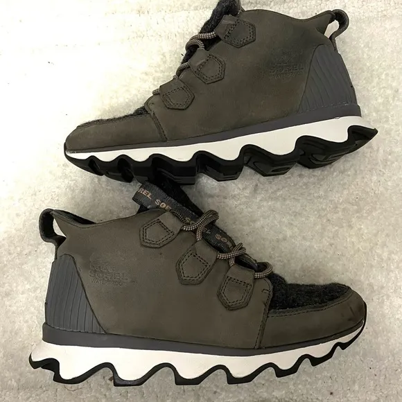 Sorel Kinetic Caribou Quarry Waterproof Shoes Womens Size 7.5 NL3372-052