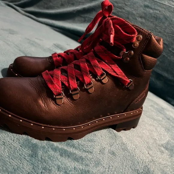 Sorel Lennox Hiker Bootie. Women's size 7.5