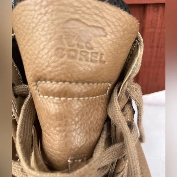 Sorel light brown ankle leather heavy duty boots, great condition, size 13.