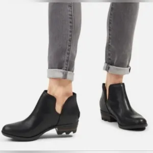 SOREL Lolla Cut-Out Booties