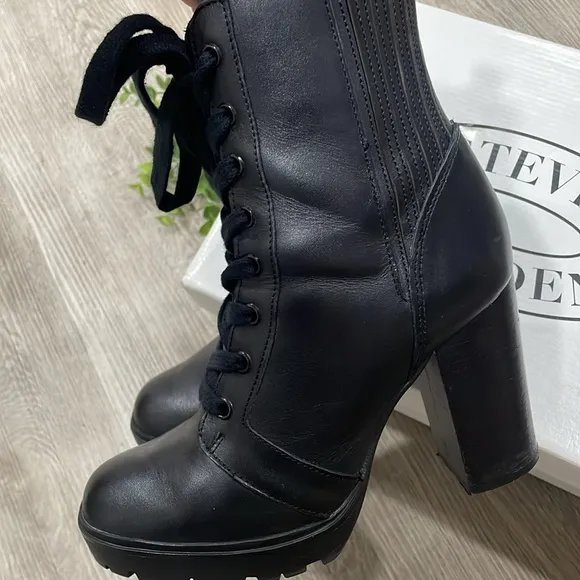 Steve Madden Lead Black Boots- Size 7