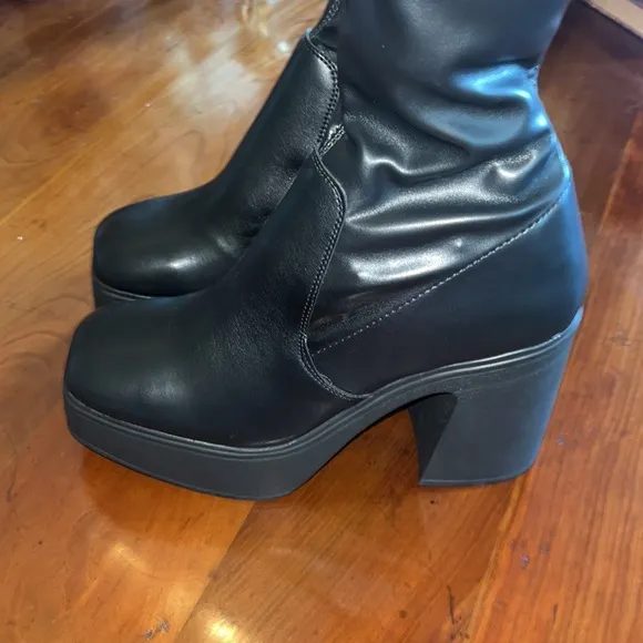Steve Madden Phoenix Sultry Pull On Stretchy Black Platform Tall Boots