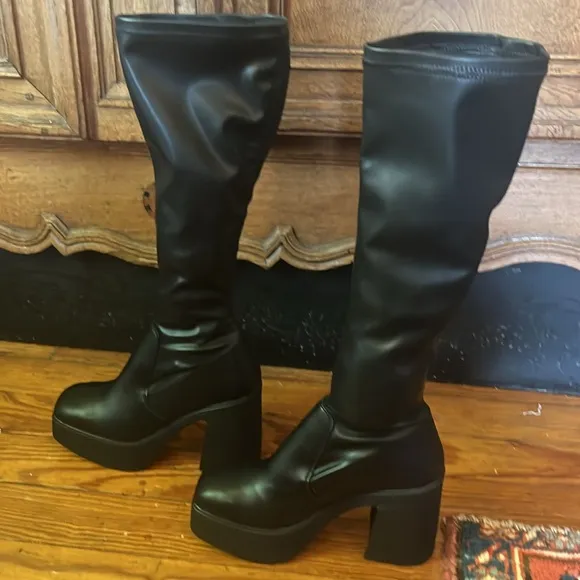 Steve Madden Phoenix Sultry Pull On Stretchy Black Platform Tall Boots