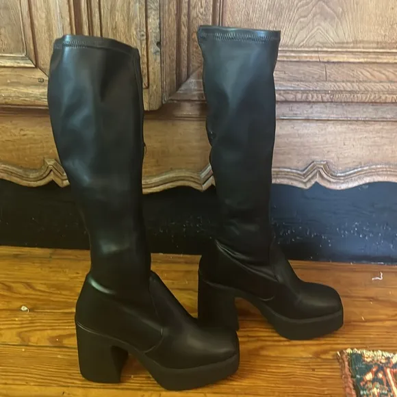 Steve Madden Phoenix Sultry Pull On Stretchy Black Platform Tall Boots