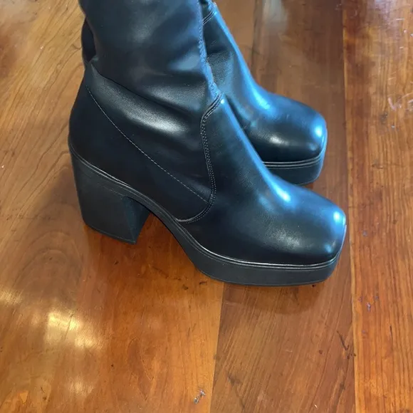 Steve Madden Phoenix Sultry Pull On Stretchy Black Platform Tall Boots