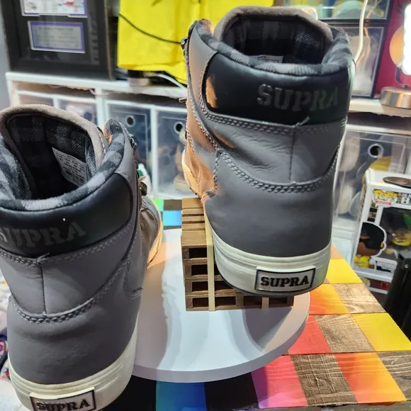 Supra Stylish Gray High-Top Sneakers Skateboarding