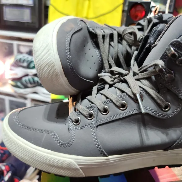 Supra Stylish Gray High-Top Sneakers Skateboarding