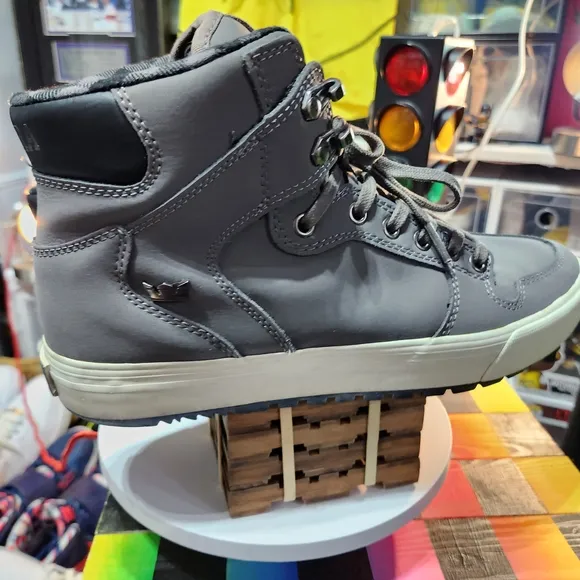 Supra Stylish Gray High-Top Sneakers Skateboarding