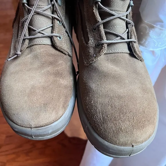 Tan Military Combat Boots standard issue mens with Gore-tex  inner. Lightly worn