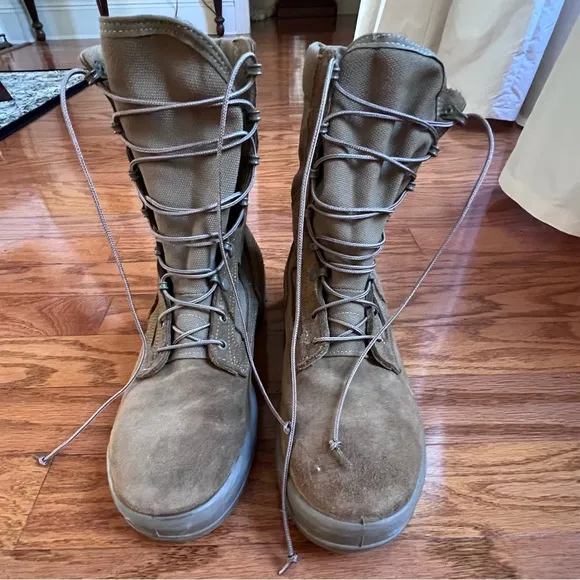 Tan Military Combat Boots standard issue mens with Gore-tex  inner. Lightly worn