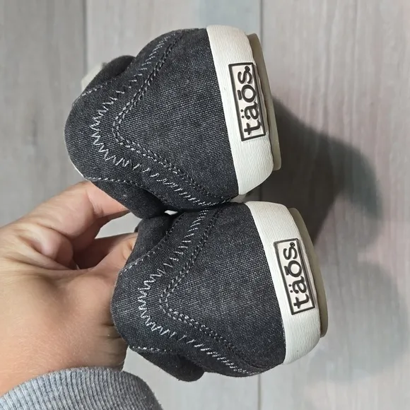 Taos Womens Star Canvas Sneakers slip on shoes sz 7