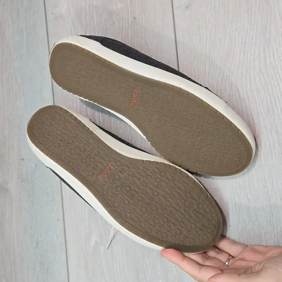 Taos Womens Star Canvas Sneakers slip on shoes sz 7
