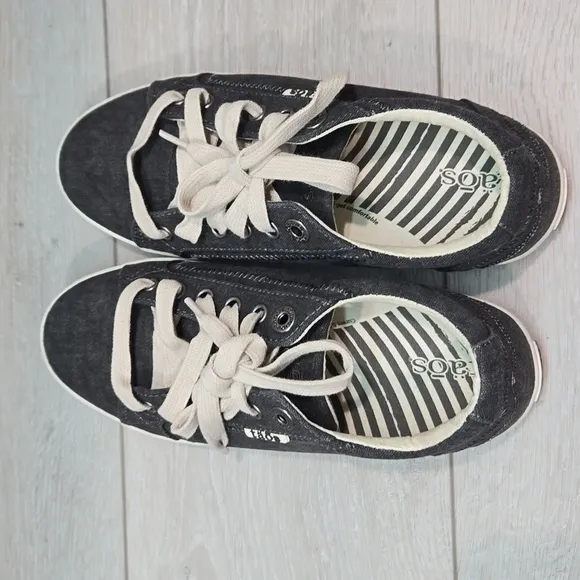 Taos Womens Star Canvas Sneakers slip on shoes sz 7