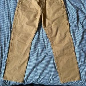 Taylor Stitch - The Wharf Pant in British Khaki Selvage 32 × 34