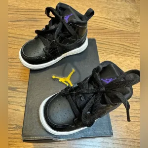Toddler Nike Jordans !! Size 5 Black/Dark Concord/White EUC
