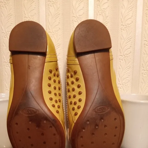 Tod's Low Heel Patent Leather Yellow Tan Slip-on Penny Loafers Size 7
