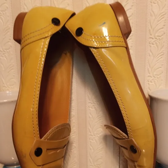 Tod's Low Heel Patent Leather Yellow Tan Slip-on Penny Loafers Size 7