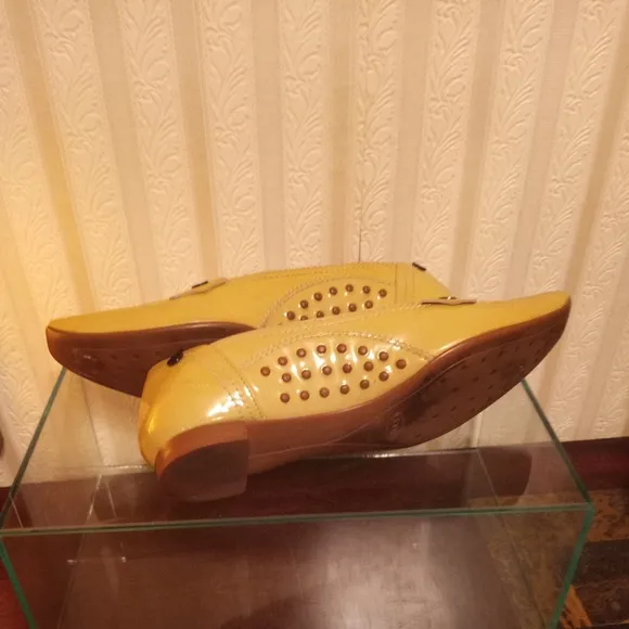 Tod's Low Heel Patent Leather Yellow Tan Slip-on Penny Loafers Size 7
