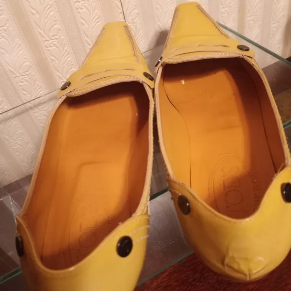 Tod's Low Heel Patent Leather Yellow Tan Slip-on Penny Loafers Size 7