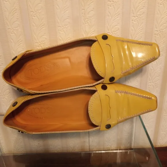 Tod's Low Heel Patent Leather Yellow Tan Slip-on Penny Loafers Size 7
