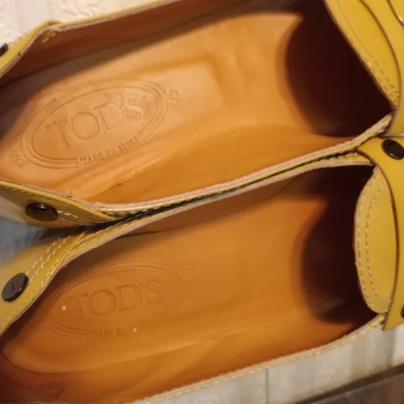 Tod's Low Heel Patent Leather Yellow Tan Slip-on Penny Loafers Size 7
