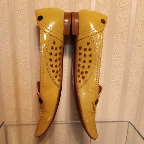Tod's Low Heel Patent Leather Yellow Tan Slip-on Penny Loafers Size 7
